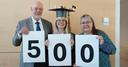 Foto von Prof. Glatzel, Michelle Hartbauer und Prof. Rädlein nach der 500. Promotion an der Fakultät für Ingenieurwissenschaften der Uni Bayreuth