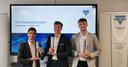Philipp Pohmann, Lars Hofmann und Jannik Dorsch bei der Verleihung des Vishay-Technologiepreises