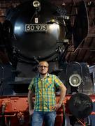 Niklas Kolb vor Dampflok