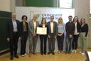 Foto der Vergabe des zweiten Platzes des Nachhaltigkeitspreises 2025 der Uni Bayreuth