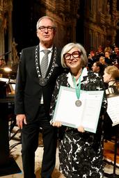 zwei MEnschen mit ORden